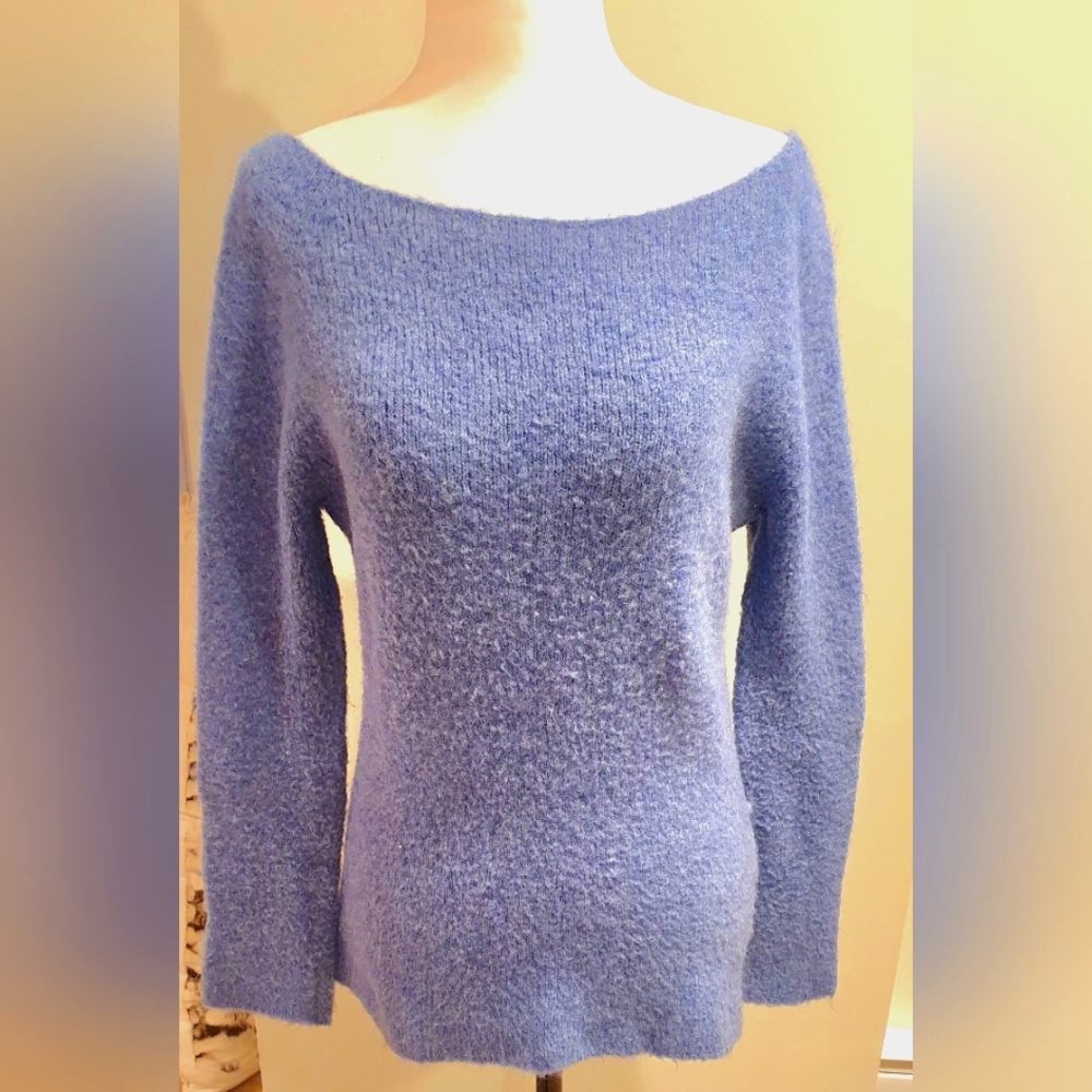 Blue wool top